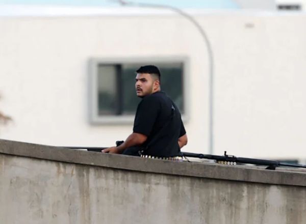 أحد منفذي الهجوم أحد منفذي الهجوم