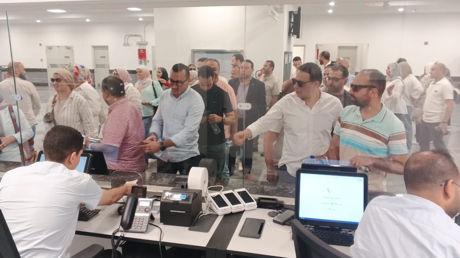 اقبال كبير من المواطنين على استخدام المونوريل (2)