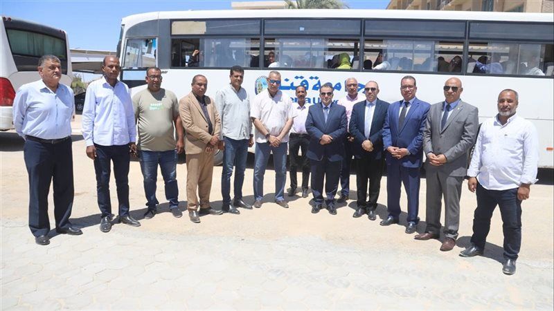 رئيس جامعة قنا يفتتح