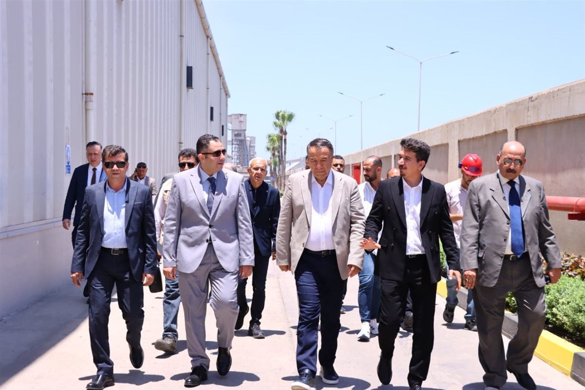 محافظ دمياط يتفقد الشركة التركية للغزل والنسيج بالمنطقة الحرة