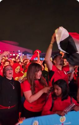 حشود المصريين في كندا لتشجيع المنتخب المصري