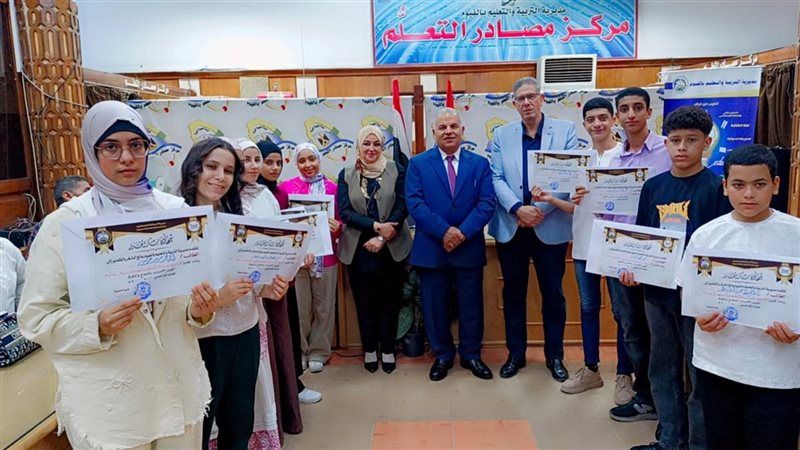 المكرمون، فيتو