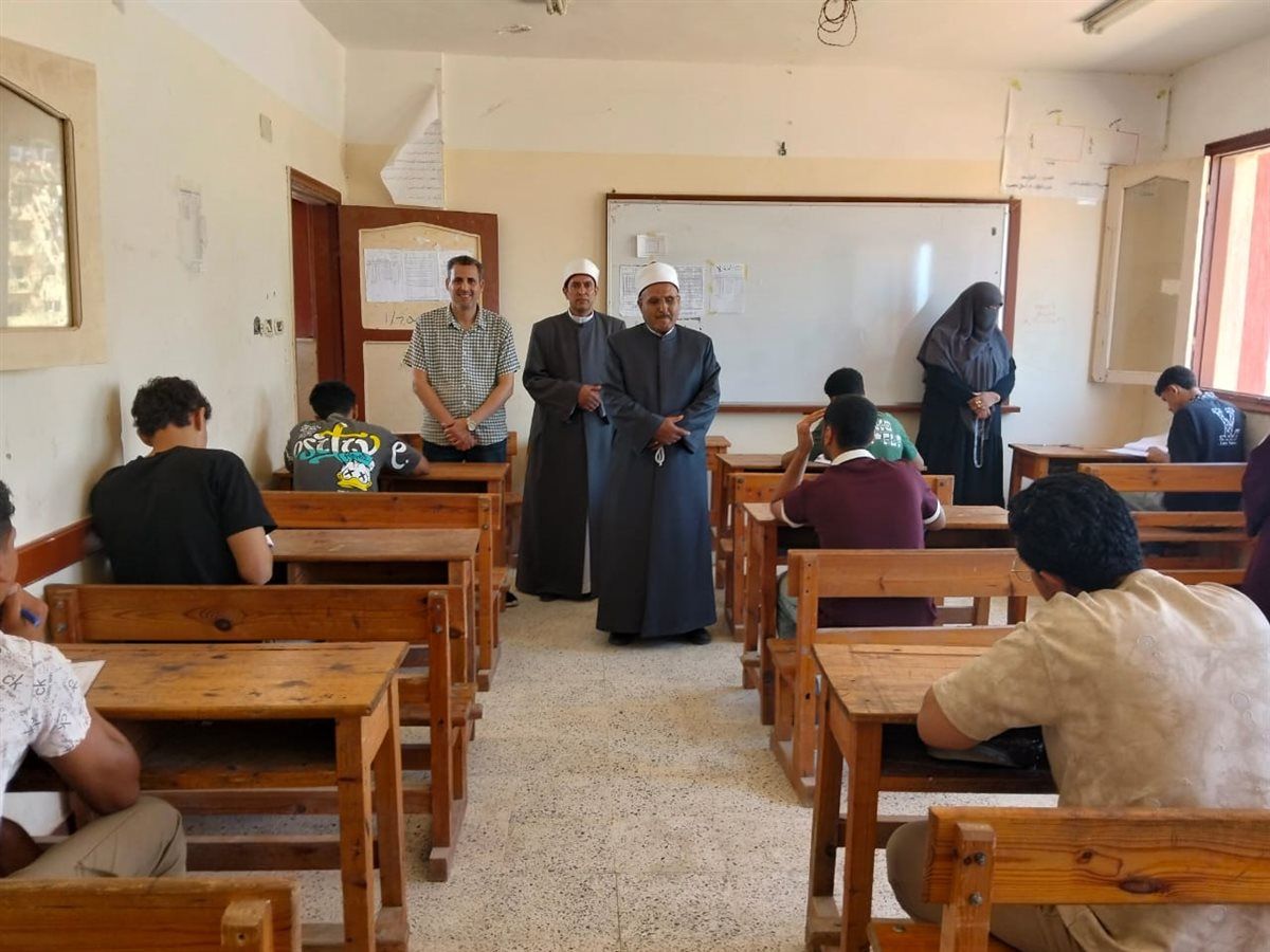 جانب من جولة رئيس منطقة الإسماعيلية بلجنة الامتحانات، فيتو