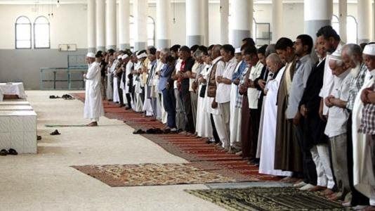 أين يقف الإمام في صلاة الجنازة؟ وما صفاتها وأركانها في المذاهب الأربعة؟
