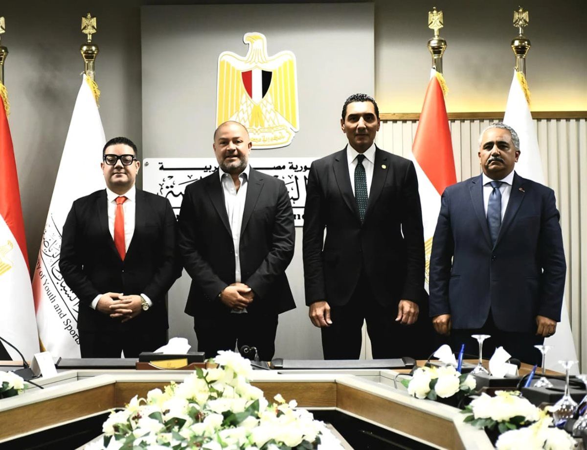 وزير الرياضة يشهد أولى خطوات دمج الأندية وتأسيس شركات كرة القدم