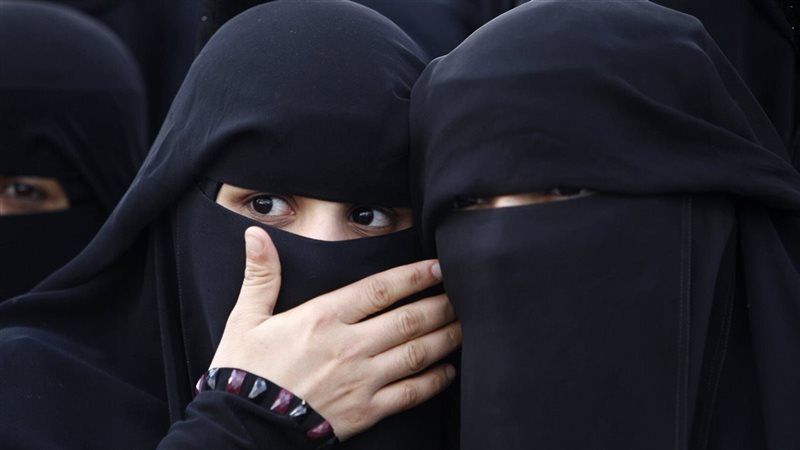 حكم ارتداء المرأة للنقاب
