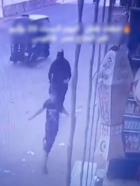 فيديو مطاردة طفل باستخدام تكاتك فى الشرقية يثير الذعر.. وتحرك أمنى يوضح  حقيقة الاختطاف 