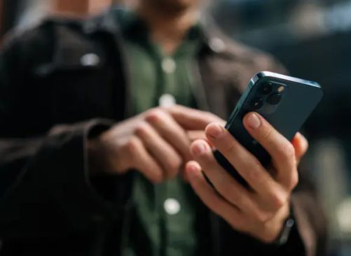 أزمة قرارات جمارك المحمول للمصريين بالخارج والسائح
