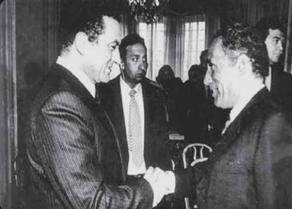 محمد حسنين هيكل مع الرئيس السابق مبارك