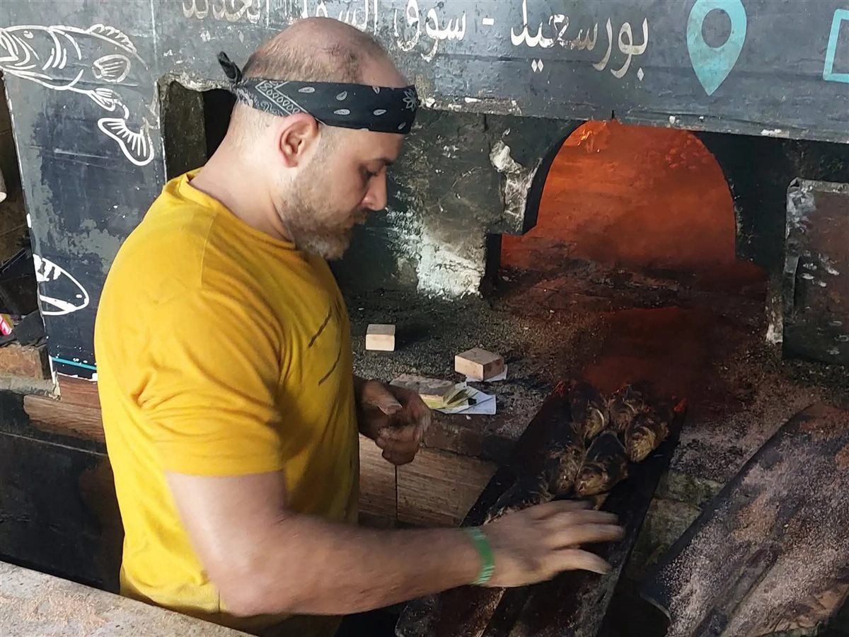 فرن سمك بلدي داخل سوق السمك الحضاري ببورسعيد 