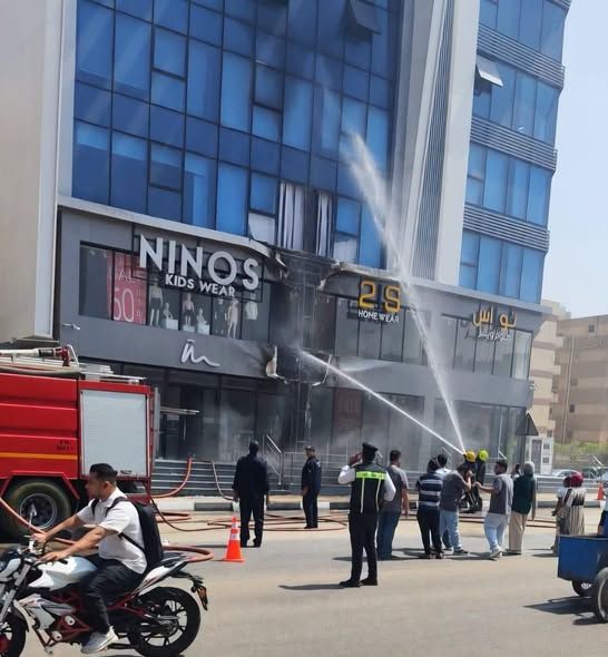 حريق يندلع بشارع 9 في المقطم.. والدفع بسيارات الإطفاء لموقع البلاغ