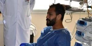 بعد 29 يوما من السقوط، أحمد رفعت يغادر المستشفى، اللاعب يقضي العيد مع أسرته، وهذه رحلة أزمته من الموت إلى العودة للحياة