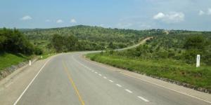 «أبوظبي للتنمية» يموّل تطوير طريق في أوغندا ب91.8 مليون درهم