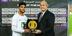 أسامة فيصل يفوز بجائزة أفضل لاعب في مباراة البنك الأهلي والمقاولون العرب