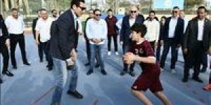 وزير الشباب والرياضة ومحافظ الجيزة يتفقدان أعمال التطوير بنادي الصيد بأكتوبر