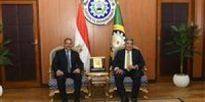 محافظ الدقهلية يستقبل محافظ الشرقية على هامش مؤتمر وحدات الكلى بالمنصورة