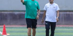 أوسكار رويز يجتمع بحكام مباريات الأهلي والزمالك وبيراميدز ويراجع أخطائهم
