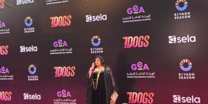 بالأسود.. فيفي عبده أول الحضور في العرض الخاص لـ فيلم 7DOGS