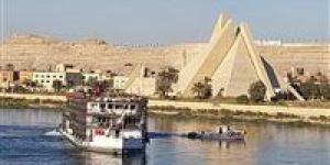شحوط باخرة نيلية في عرض نهر النيل بالمنيا