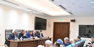 وزير المالية ورئيس خطة النواب يؤكدان عدم صحة فرض رسوم إضافية على مغادرة الدولة