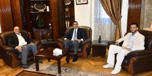 وزير الرياضة يلتقي البطل الأولمبي محمد السيد لاعب منتخب السلاح
