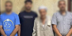 اتهام فرد شرطة سابق وأسرته بالبلطجة وتحطيم كاميرات منزل في حلوان.. والأمن يكشف الحقيقة