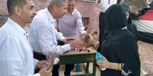 بالأسود والورود، طلاب الثانوية العامة بفاقوس يحيون ذكرى زميلتهم الراحلة أمام اللجان (صور)
