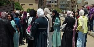الأسئلة محتاجة تركيز والوقت مكفاش، شكاوى من صعوبة امتحان الكيمياء بالقليوبية (صور)