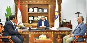 محافظ قنا يوجه بحصر الأراضي غير المستغلة لطرحها ضمن "حياة كريمة" وإقامة مشروعات صناعية - النيل نيوز
