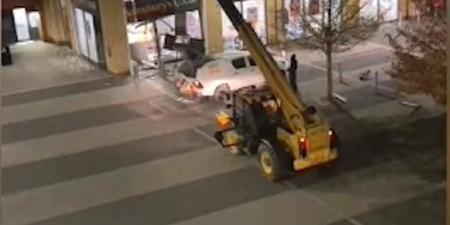 بطريقة هوليوودية.. سرقة صراف آلي في بريطانيا (فيديو)