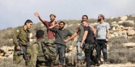 إصابة مواطن بكسور ورضوض عقب اعتداء مستعمرين عليه جنوب نابلس