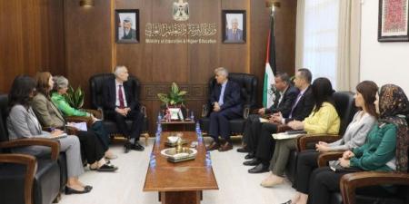 برهم يبحث مع وفد بريطاني تعزيز الشراكة وتطوير التعليم في فلسطين
