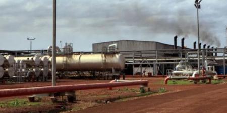 السودان يوقف عبور نفط جنوب السودان ويغلق منشآت هجليج النفطية