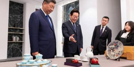 بعد إهدائه هاتفين.. شي يمازح نظيره الكوري الجنوبي بشأن «ثغرة أمنية»