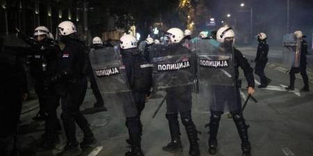 الشرطة الصربية تعتقل 37 شخصاً بعد احتجاجات مناهضة للحكومة