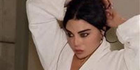 فيديوهات
      هيفاء
      وهبي..
      مقطع
      مثير
      وكليبات
      جريئة
      تشعل
      مواقع
      التواصل