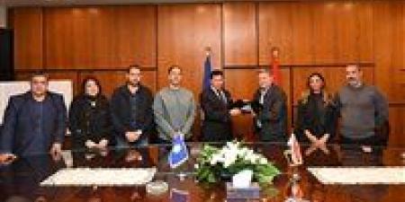 وزير
      الشباب
      والرياضة
      يشيد
      بانتخابات
      هليوبوليس
      الإلكترونية
      ويهنئ
      المجلس
      الجديد