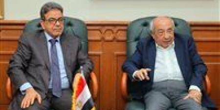 نقيب
      المهندسين
      يستقبل
      نقيب
      الأطباء
      البيطريين
      ووفدًا
      من
      قيادات
      النقابة…
      وبروتوكول
      تعاون
      مرتقب
      خلال
      أيام