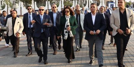 وزيرة
      التنمية
      المحلية
      ومحافظ
      الإسماعيلية
      يفتتحان
      ميدان
      «الإسماعيلية»
      ومجمع
      محال
      نادي
      الفيروز