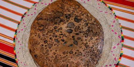 جناح الباحة في «واحة الأمن »يقدم «الخبزة المقناة» رمزا للكرم والضيافة