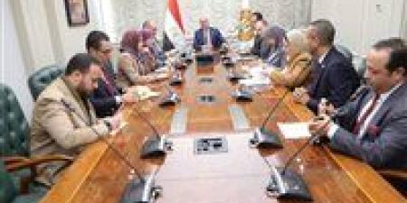 «من الورقي إلى الرقمي».. وزير العمل والاتصالات يبحثان إطلاق خدمات الوزارة إلكترونيًا على بوابة مصر الرقمية