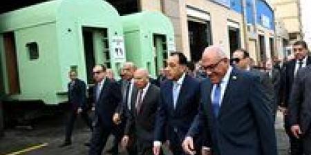 جولة تفقدية لرئيس الوزراء في عدد من أقسام مصنع "سيماف" بحلوان