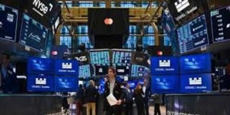 تراجع العقود الآجلة للأسهم الأمريكية إثر تلويح ترامب بتصعيد عسكري