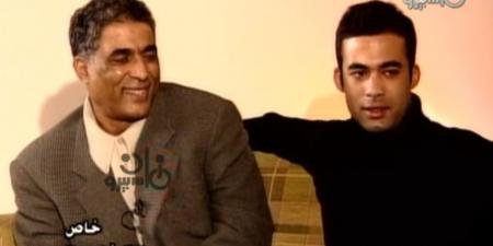 السجائر والخصوصية.. مواقف خاصة جمعت بين هيثم أحمد زكي ووالده| لقاء نادر