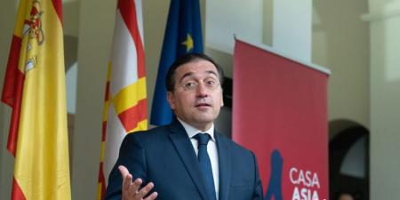 «سلوك منحرف».. وزير الخارجية الأسبانى يعلق على هتافات الجماهير في مباراة منتخب مصر