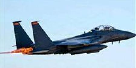 من فوق القمة.. كيف نجا الضابط الأمريكي من حطام "إف-15" بإشارة استغاثة؟