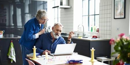 استخدام الإنترنت يخفض خطر إصابة كبار السن بالخرف