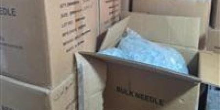 ضبط مصنع مخالف.. سقوط مدير شركة يروج مستلزمات طبية فاسدة بالإسكندرية