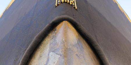 الحجر الأسود والركن اليماني.. 
شاهدان على قداسة البيت العتيق