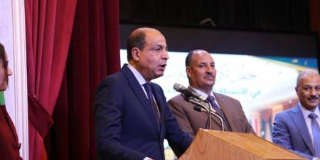 محافظ المنيا يكرم أوائل الجمهورية من الطلاب والمعلمين لحصولهم على مراكز متقدمة في الأنشطة التعليمية